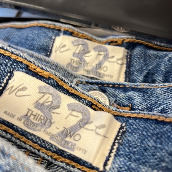 1 hour sale💥Free People, light stone, distressed jean shorts - Picture 8 of 8